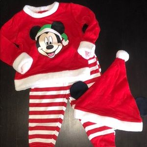 Mickey Mouse Santa Outfit 🎅🏻